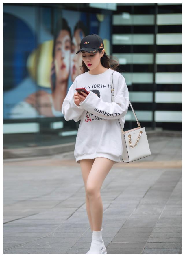 棒球帽美女